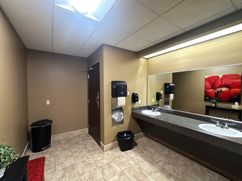 More Photos Of 5155 Financial Way, Mason Office For Lease
