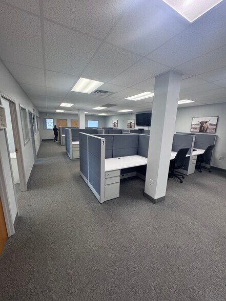 More Photos Of 505 Thornall St, Edison Office For Lease
