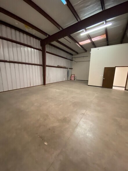 More Photos Of 24501 Hufsmith Kohrville Rd, Tomball Warehouse For Lease