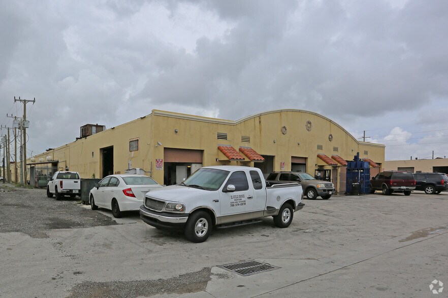 More Photos Of 1010-1060 E 32nd St, Hialeah Manufacturing For Lease