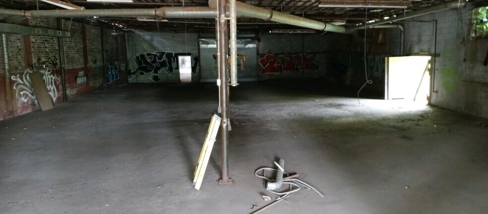 More Photos Of 1562 E Forrest Ave, East Point Industrial For Sale