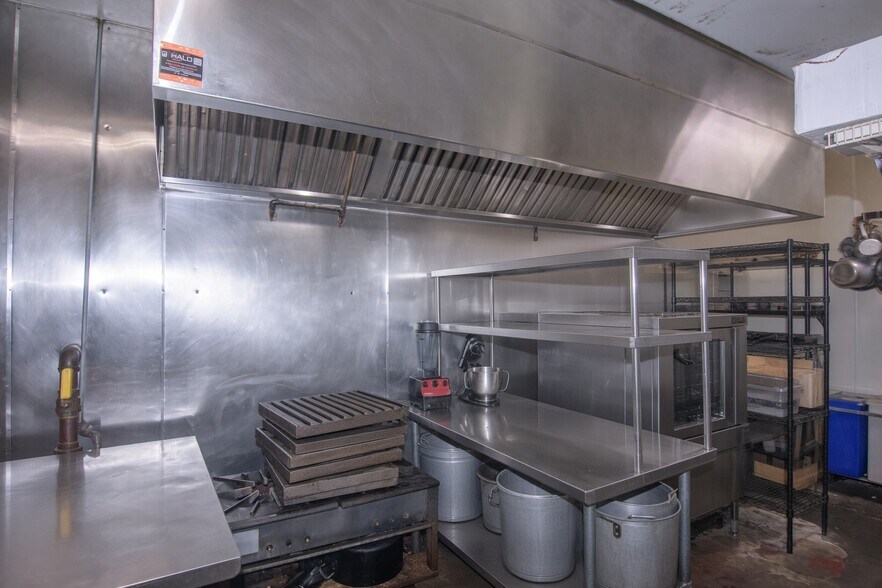 More Photos Of 2038 S Lamar Blvd, Austin Freestanding For Lease