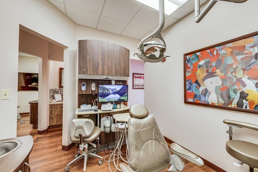 More Photos Of 1421-1431 McHenry Rd, Buffalo Grove Office For Sale