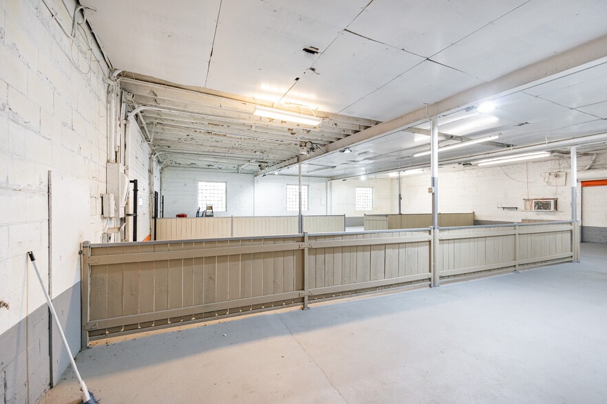More Photos Of 4616 W Fullerton Ave, Chicago Light Manufacturing For Sale