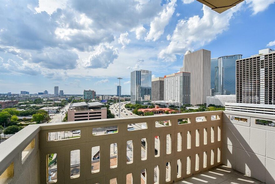 More Photos Of 2016 Main St, Houston Apartments For Sale