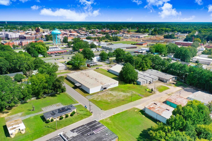 Primary Photo Of 113 Spruce W st, Wilson Industrial For Lease