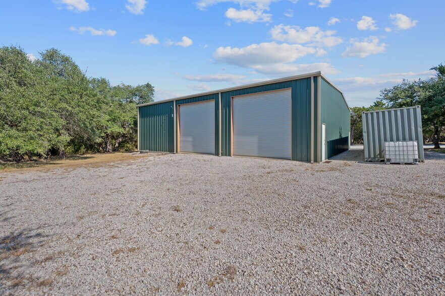 More Photos Of 217 Southern Dr, Johnson City Flex For Lease