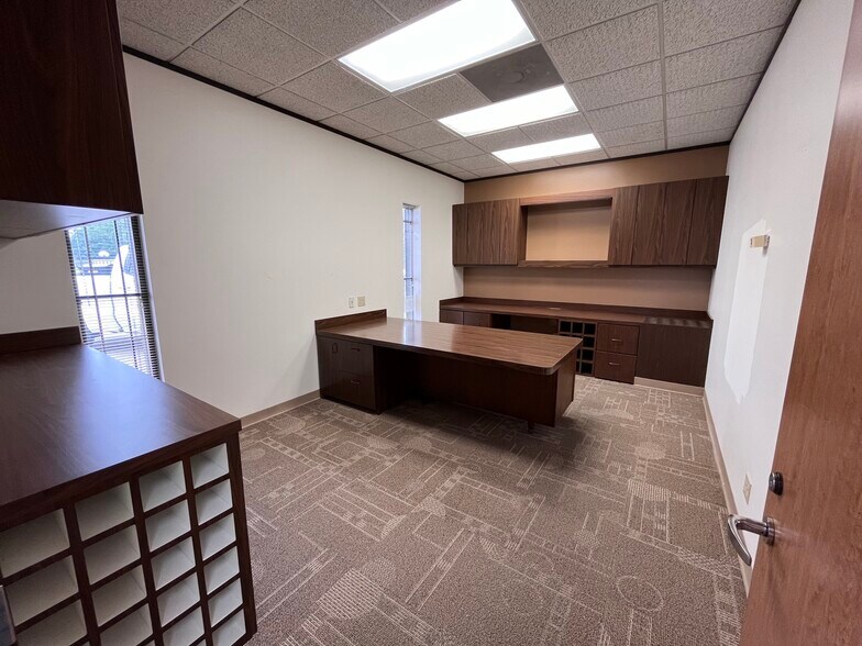 More Photos Of 4913 College Park Dr, Deer Park Industrial For Sale