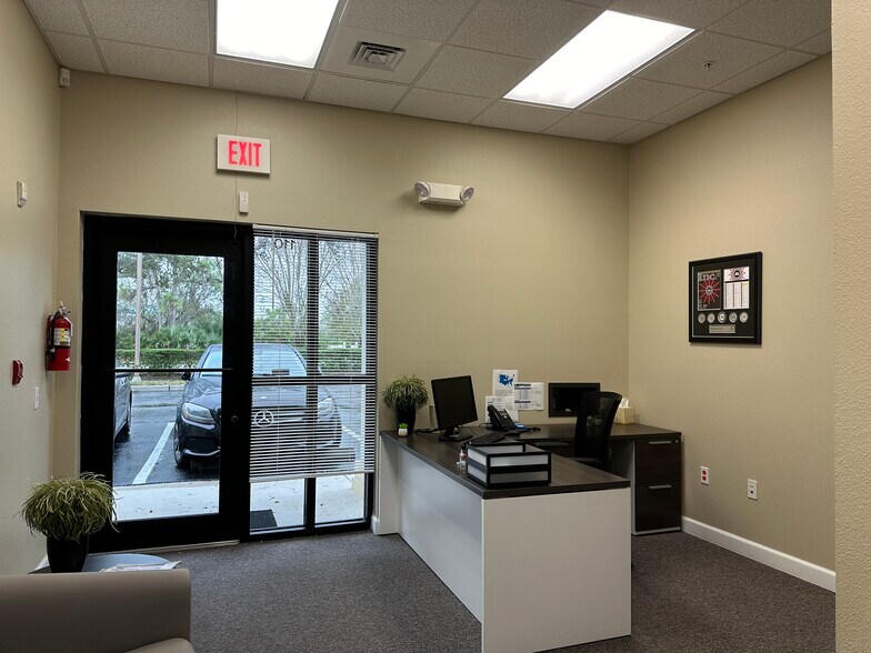 More Photos Of 7313 International Pl, Sarasota Office For Lease