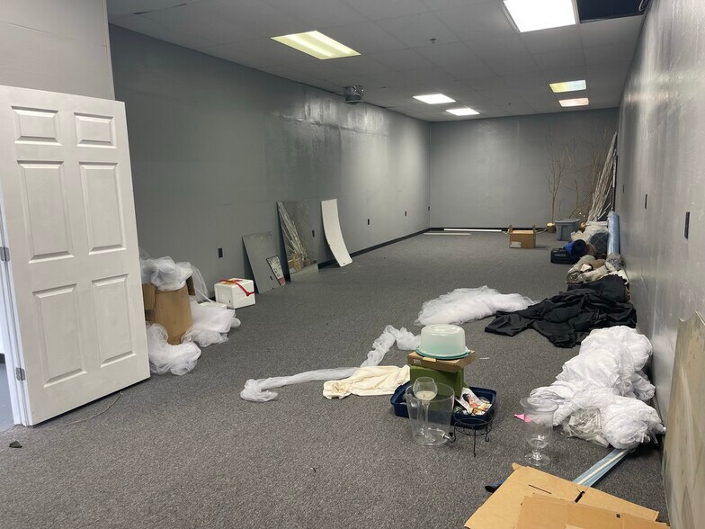 More Photos Of 134 Elm St, Anniston Freestanding For Lease