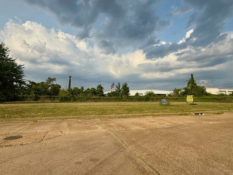 More Photos Of 2600 Llewellyn Dr, Alexandria Land For Sale