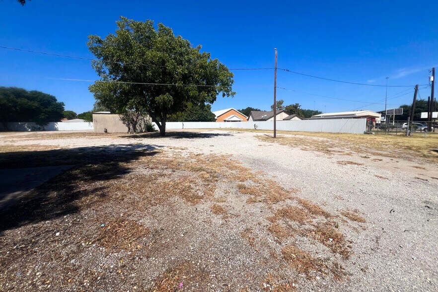More Photos Of 231 Central Fwy E, Wichita Falls Land For Sale