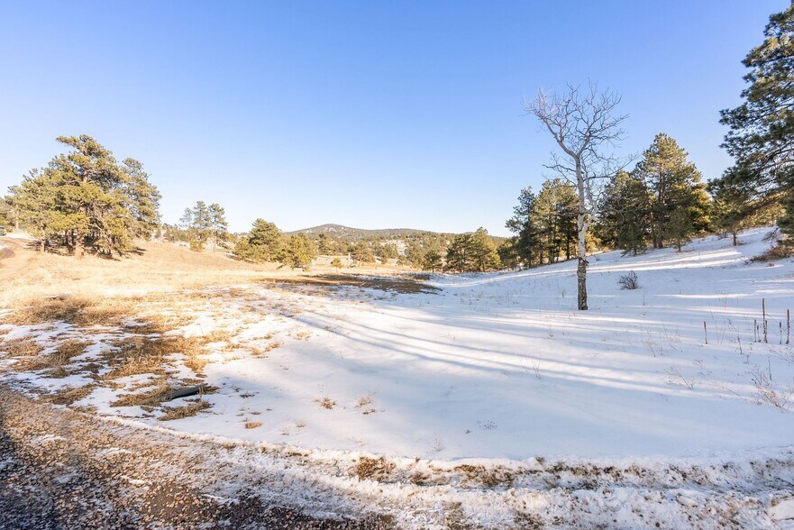 More Photos Of 1053 Red Moon Rd, Golden Land For Sale