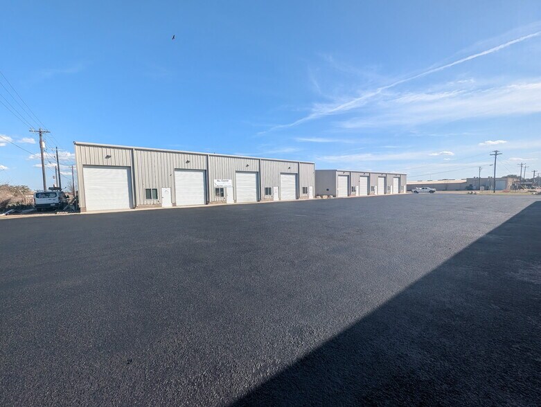 More Photos Of 314-316 Northridge Rd, Marble Falls Warehouse For Lease