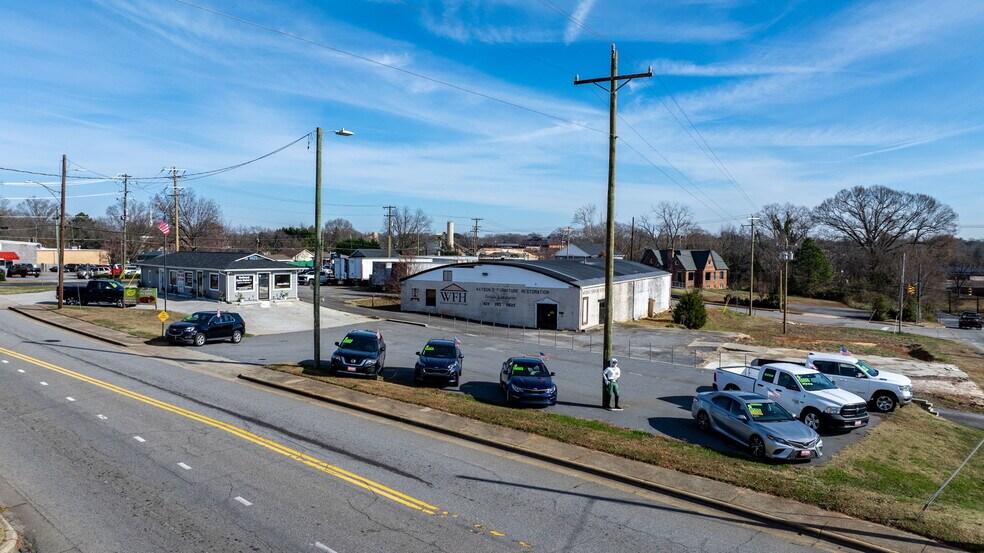 More Photos Of 121 13th St SW, Hickory Office For Sale