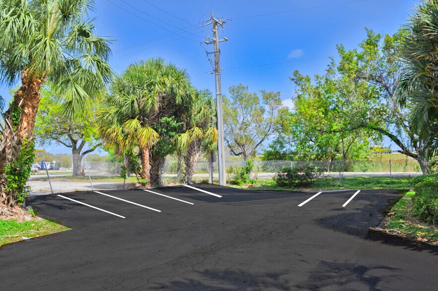 More Photos Of 60 NW 60th St, Fort Lauderdale Manufacturing For Lease