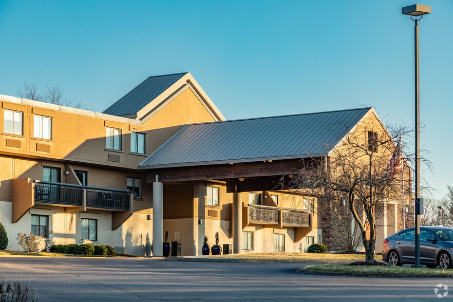 More Photos Of 1111 Airport Center Dr, Nashville Hotel For Sale