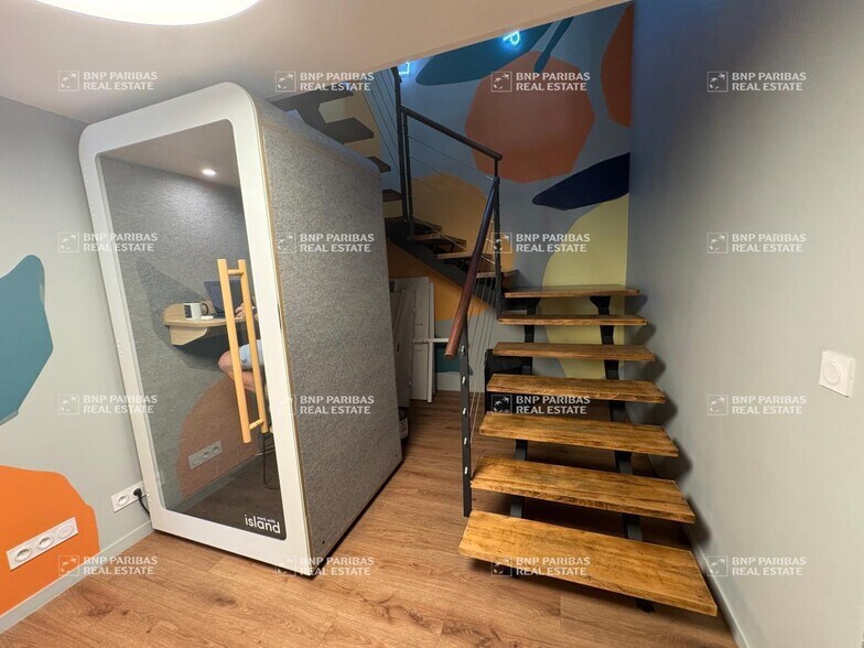 More Photos Of , Nantes Office For Sale