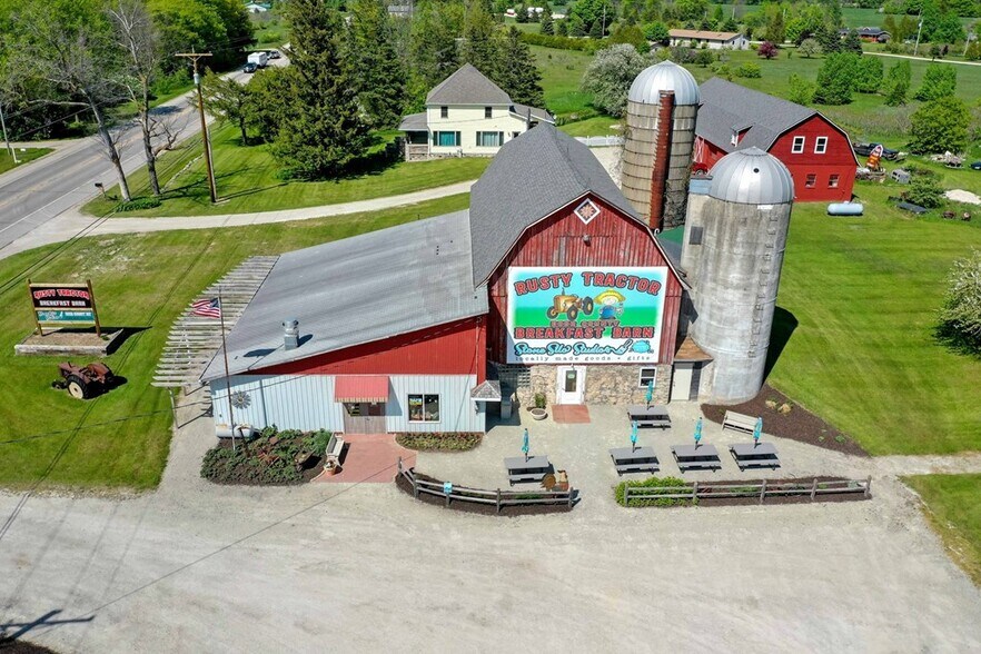 More Photos Of 6216 WI-42, Egg Harbor General Retail For Sale