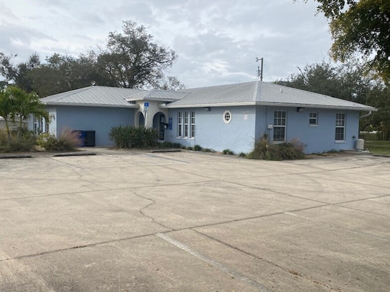 Primary Photo Of 1329 Hibiscus Dr, Cape Coral Office For Lease