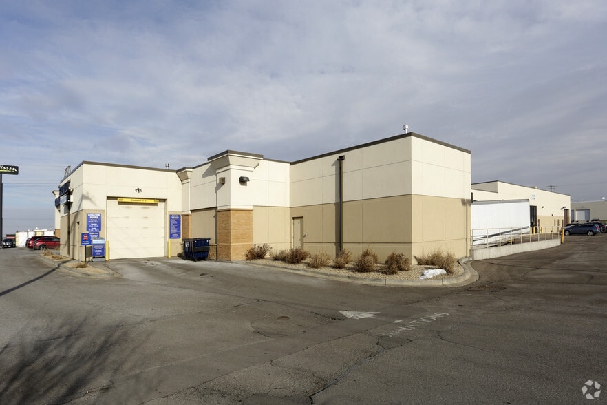 More Photos Of 2500 Cleveland Ave N, Roseville Freestanding For Sale
