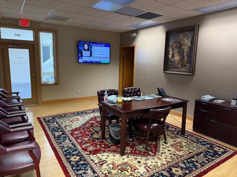 More Photos Of 400 5th Ave S, Naples Office For Lease