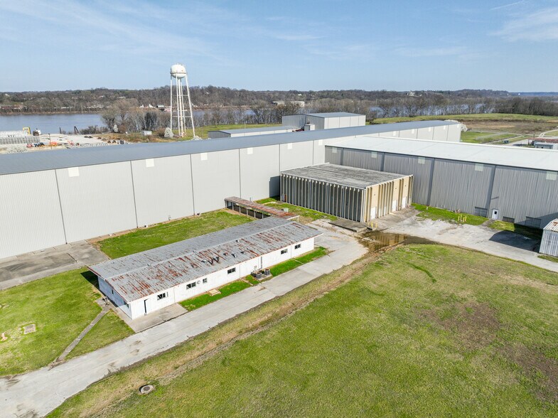 More Photos Of 2870 River Rd, Hawesville Warehouse For Lease