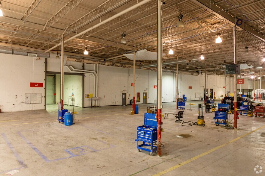 More Photos Of 12002 Southwest Fwy, Meadows Place Freestanding For Lease