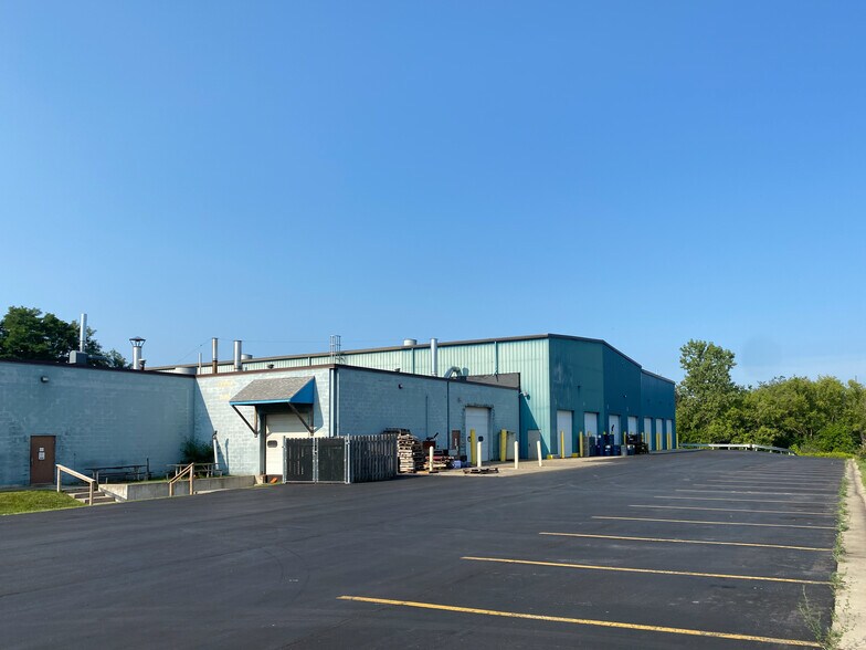 More Photos Of 10850 Hall Rd, Whitmore Lake Warehouse For Lease