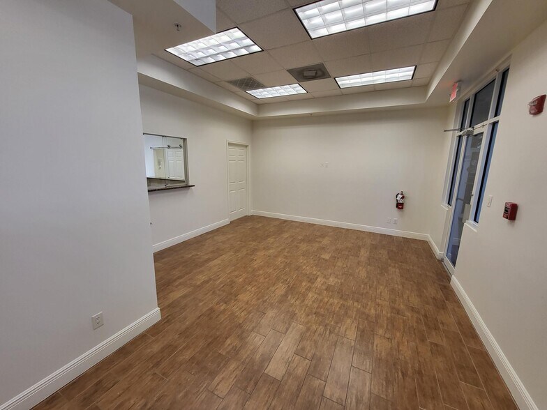 More Photos Of 681 Goodlette Rd N, Naples Medical For Sale