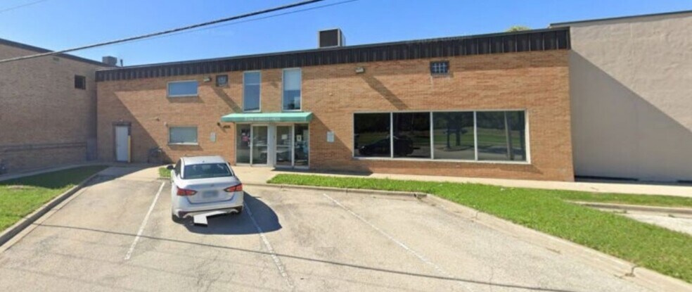 Primary Photo Of 4250-4252 Old River Rd, Schiller Park Light Distribution For Sale