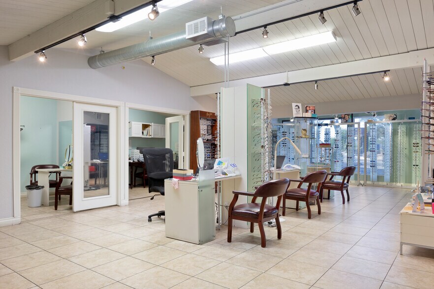 More Photos Of 71956 Magnesia Falls Dr, Rancho Mirage Medical For Sale