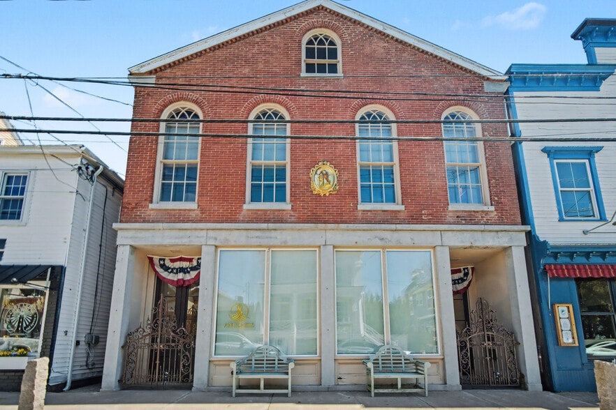 More Photos Of 145 Water St, Stonington Storefront Retail Office For Sale