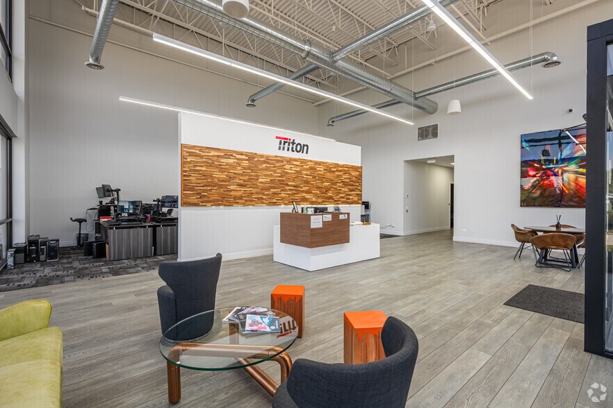 More Photos Of 525 Anderson Dr, Romeoville Warehouse For Sale