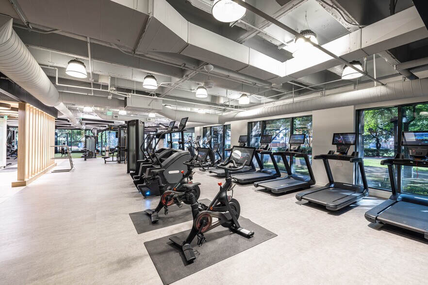 More Photos Of 1501-1507 Lyndon B Johnson Fwy, Dallas Unknown For Lease