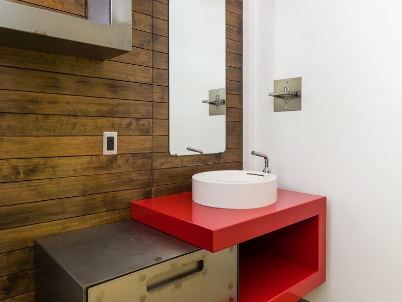 More Photos Of 215-237 California St, El Segundo Loft Creative Space For Sale