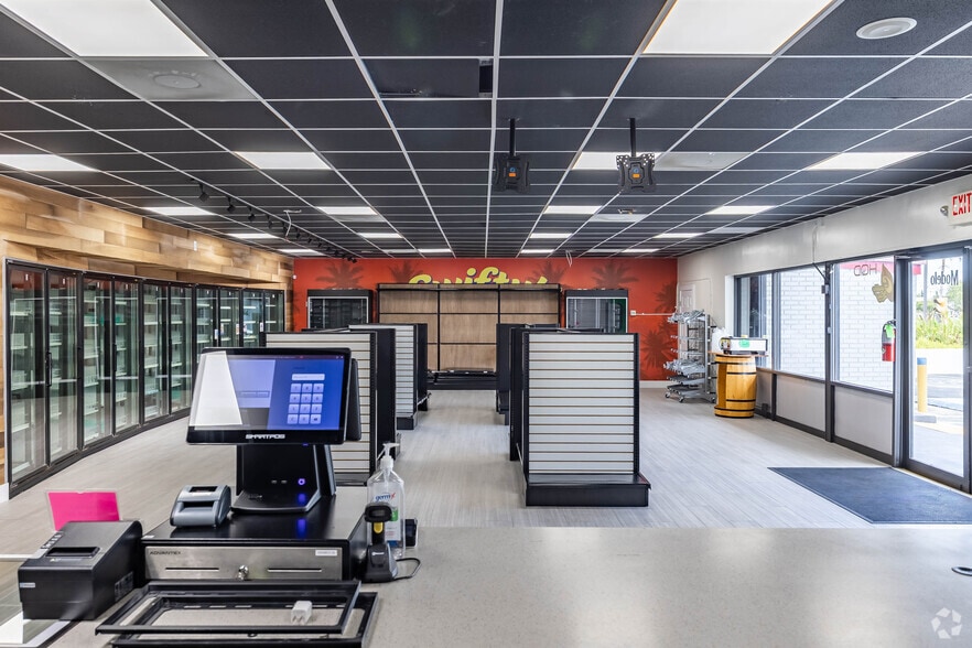 More Photos Of 1290 Lantana Rd, Lake Worth Convenience Store For Lease