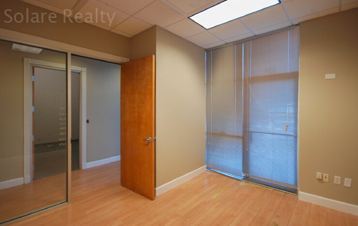 More Photos Of 7751 Kingspointe Pky, Orlando Light Distribution For Lease