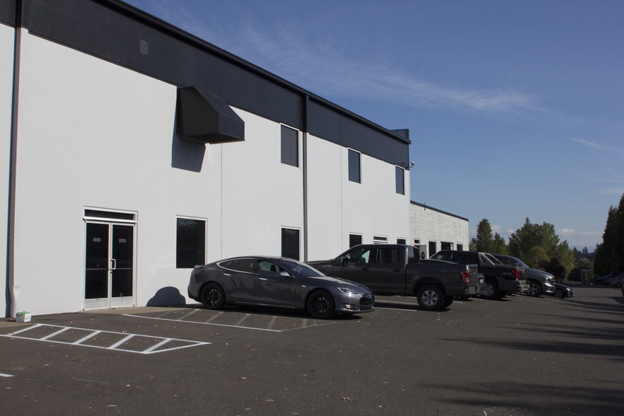 More Photos Of 3901 SE Naef Rd, Portland Manufacturing For Lease