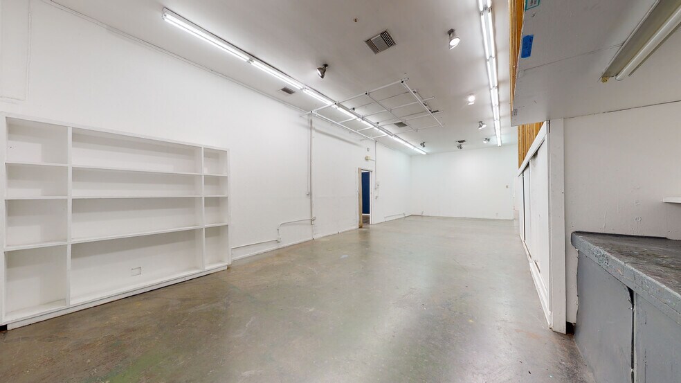 More Photos Of 13031 Montana Ave, Los Angeles Freestanding For Lease