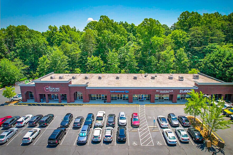 More Photos Of 3610 N Elm St, Greensboro Freestanding For Lease