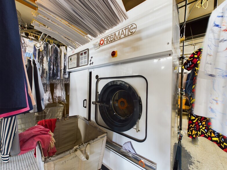 More Photos Of 2138 S Mannheim Rd, Westchester Restaurant For Sale