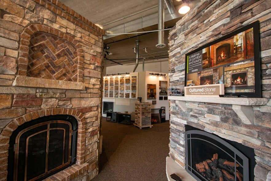 More Photos Of 7828 Hudson Rd, Woodbury Freestanding For Lease