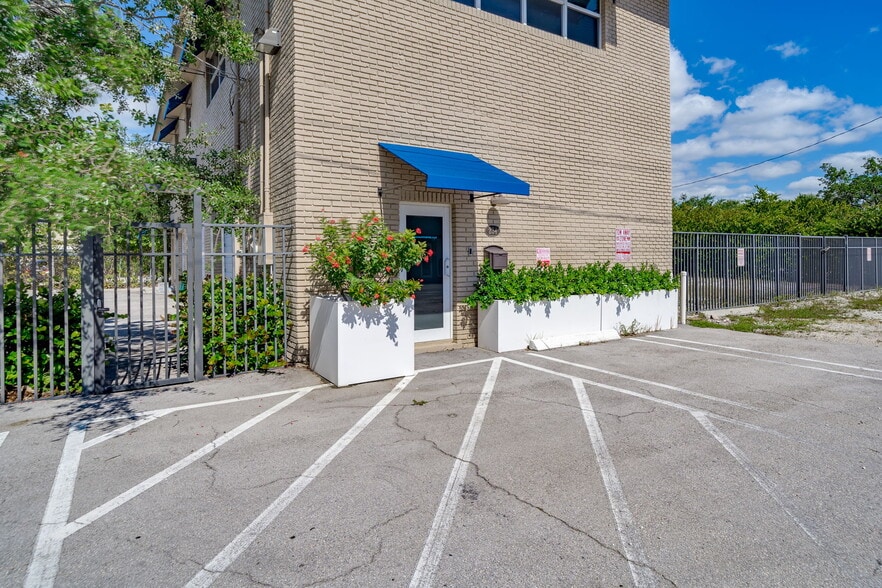 More Photos Of 234 NE 4th Ave, Delray Beach Warehouse For Sale