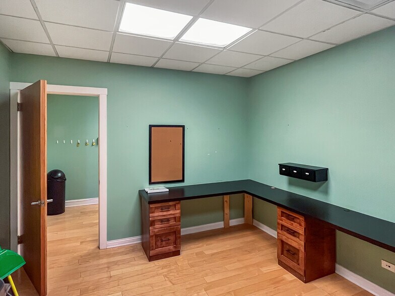 More Photos Of 101-107 N Oak Park Ave, Oak Park General Retail For Sale