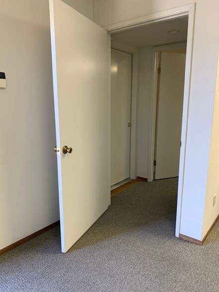 More Photos Of 3343 Santa Fe St, Riverbank Office For Lease