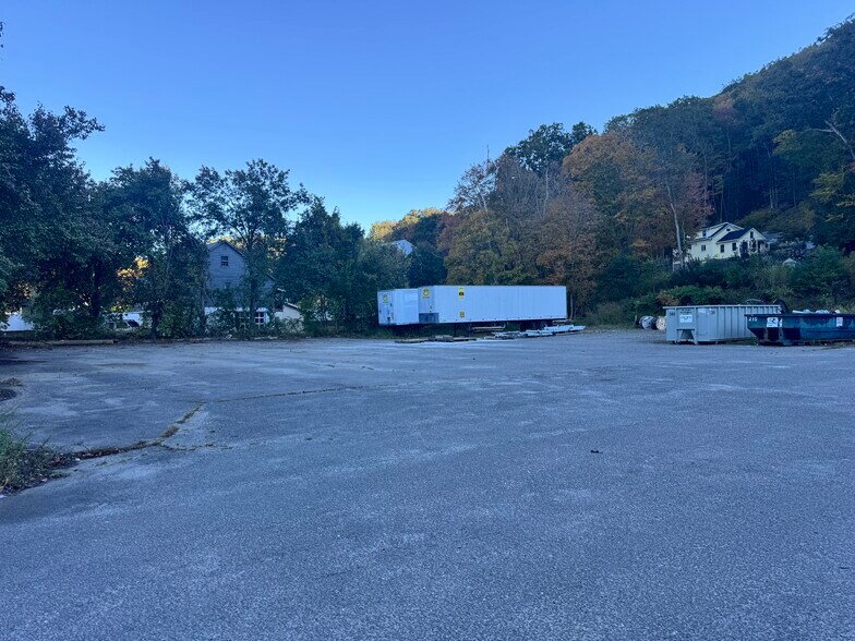 Primary Photo Of 300 Roosevelt Dr, Seymour Land For Lease