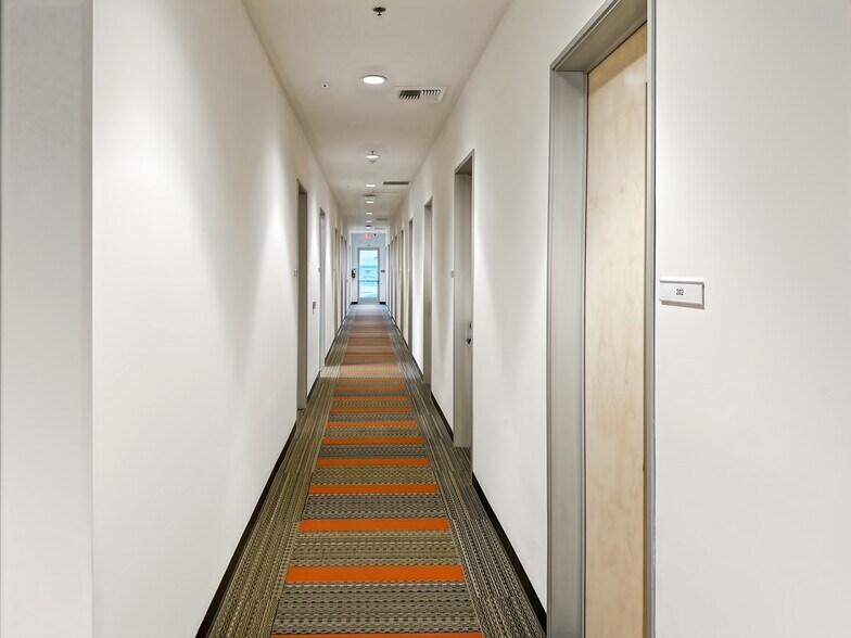 More Photos Of 980 W 6th St, Ontario Coworking Space