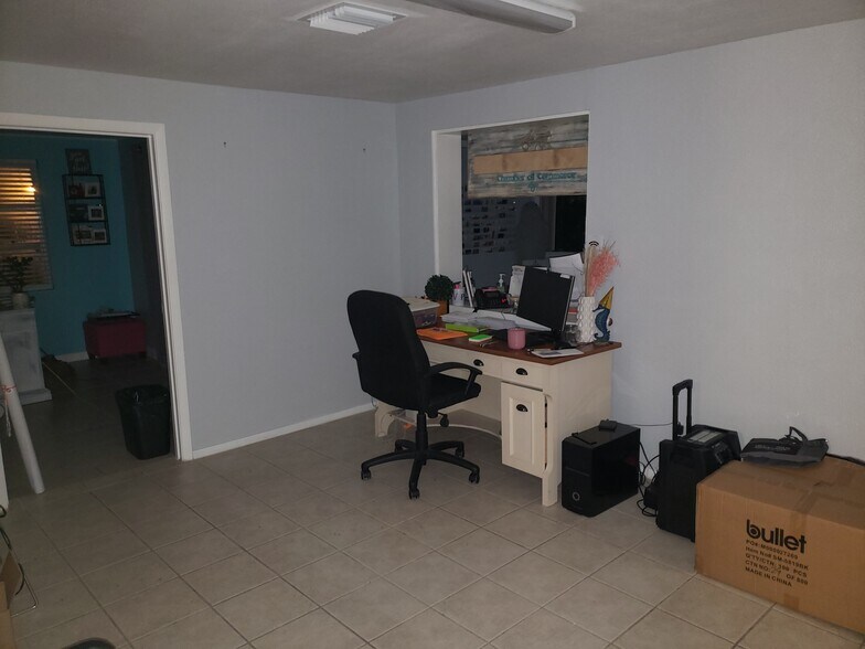 More Photos Of 201 W Shell Point Rd, Ruskin Office For Sale