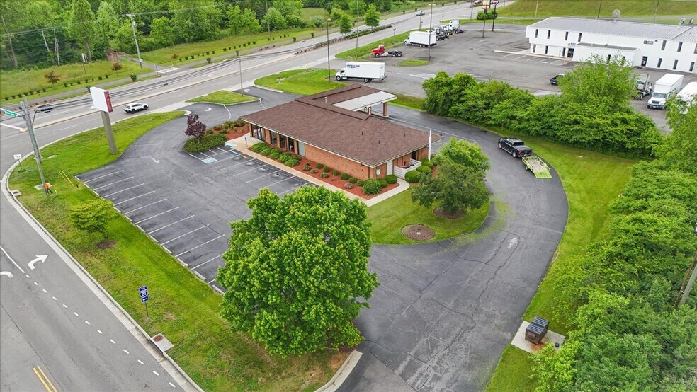 More Photos Of 4919 Lee Hwy, Bristol Bank For Sale